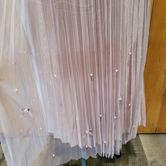 Elegant Pink Pleated Skirt - Picture 3 of 8